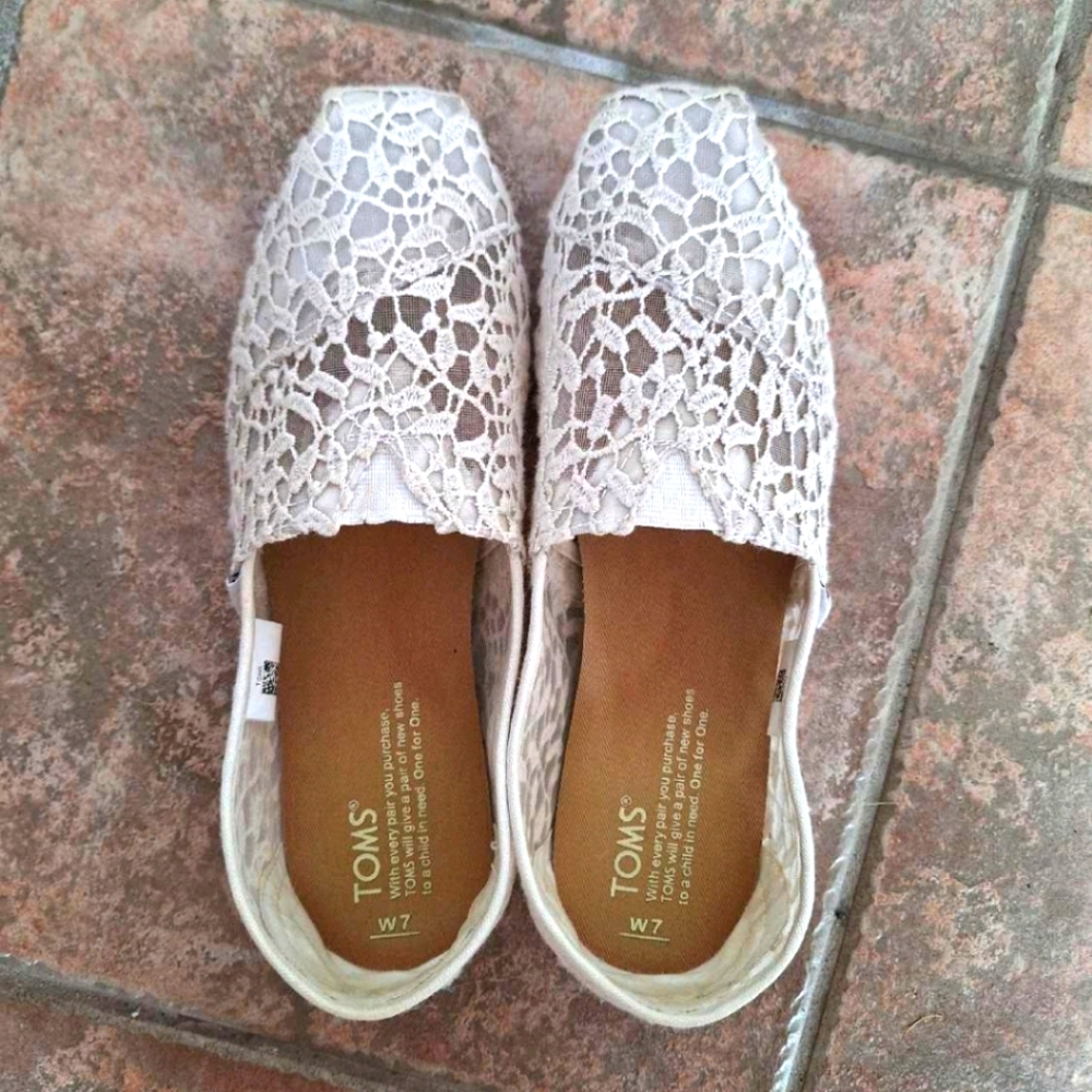 White Lace Toms